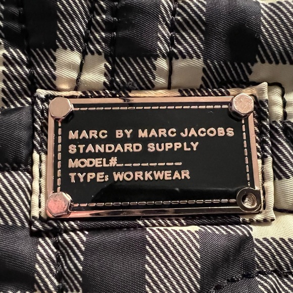 MARC JACOBS CLASSIC QUITTED CLUTCH - Picture 6 of 8